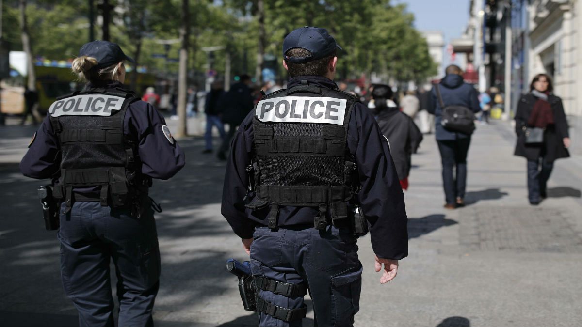دستگیری یک مرد مسلح به چاقو در پاریس