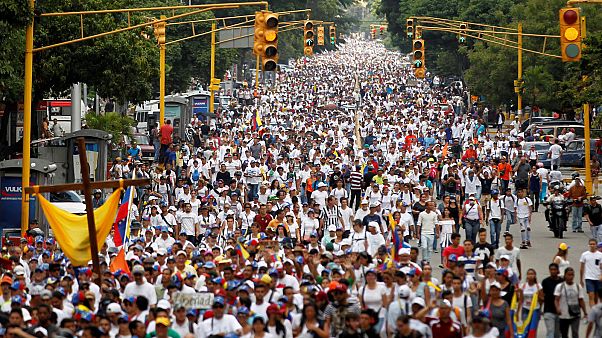 Marcha silenciosa en Caracas por los fallecidos en las protestas contra el Gobierno de Nicolás Maduro Marcha silenciosa en Caracas por los fallecidos en las protestas contra el Gobierno de Nicolás Maduro