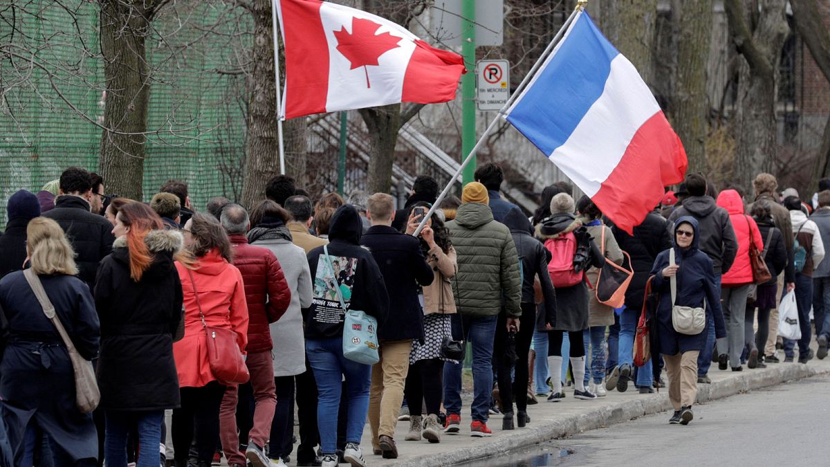 Kanada: Schlangestehen für französische Wähler in Montreal