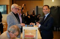 الانتخابات الرئاسية الفرنسية: المرشح بونوا هامون يدلي بصوته