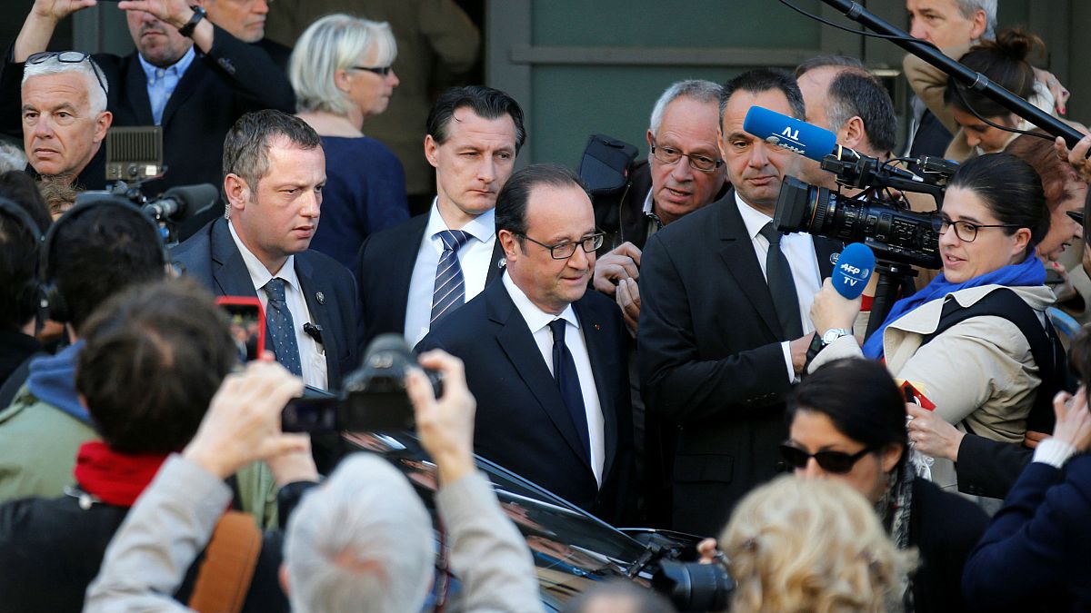 الرئاسيات الفرنسية: فرنسوا هولاند في طريقه إلى مركز للتصويت في مدينة تول