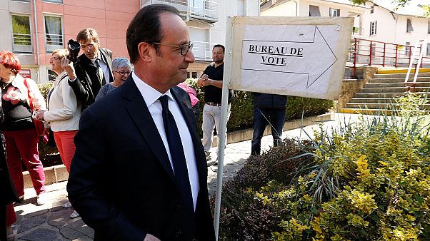 Präsidentenwahl: Hollande bei der Stimmabgabe Präsidentenwahl: Hollande bei der Stimmabgabe