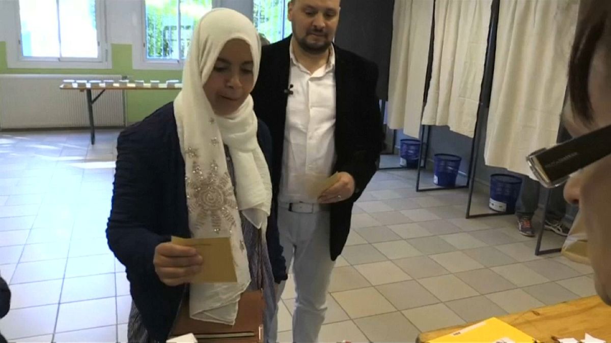 مسلمو فرنسا يدلون بأصواتهم في الانتخابات الرئاسية