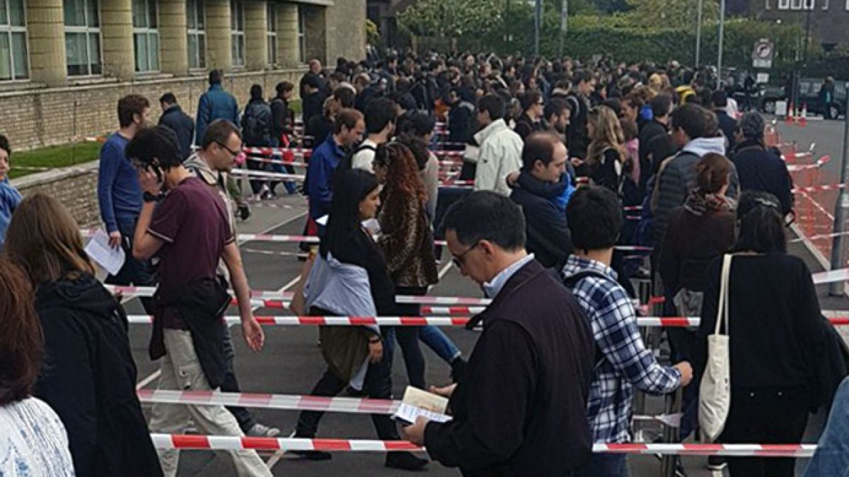 Immense queue pour les électeurs français à Londres