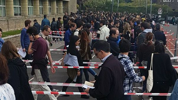 Immense queue pour les électeurs français à Londres Immense queue pour les électeurs français à Londres