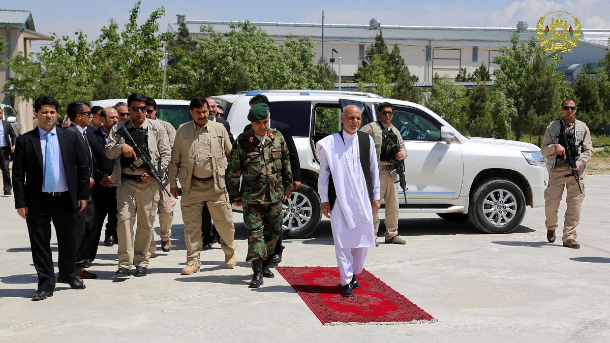 الرئيس الأفغاني أشرف غني يقبل استقالة وزير الدفاع و رئيس هيئة الأركان، بعد هجوم مزار شريف