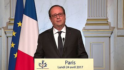 Франсуа Олланд голосует за Эмманюэля Макрона