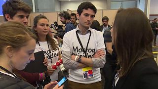 Francia: i giovani "helpers" protagonisti della campagna di Emmanuel Macron