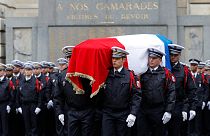 "Une douleur sans haine", hommage au policier tué sur les Champs-Elysées