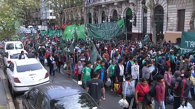 الارجنتين: مظاهرة خضراء احتجاجاً على الازمة الاقتصادية