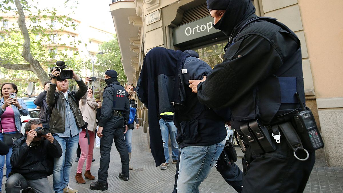 اسبانبا: مداهمات و اعتقالات لأشخاص يشتبه بتورطهم في هجمات بروكسل العام الماضي