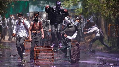 درگیری مخالفان دولت با نیروهای پلیس در کشمیر