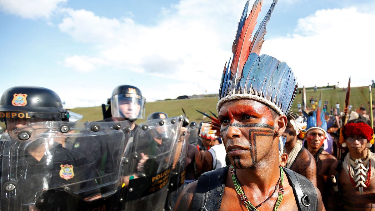 Ureinwohner Brasiliens protestieren gegen Landnahme