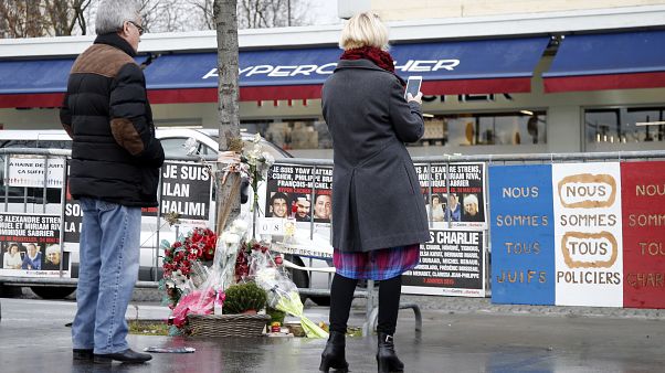 França: Dez pessoas detidas suspeitas de fornecimento de armas França: Dez pessoas detidas suspeitas de fornecimento de armas
