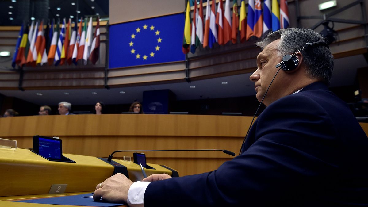 Processo aberto contra Hungria no dia da visita de Orbán