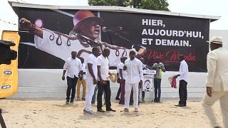 La Côte d'Ivoire rend hommage à Papa Wemba [no comment]