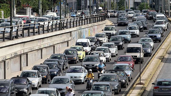 Στους δρόμους η Ελλάδα... «αναστενάζει»! Στους δρόμους η Ελλάδα... «αναστενάζει»!