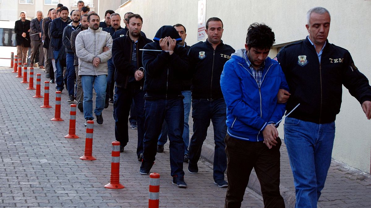 تركيا: اعتقال أكثر من ألف شخص بشبهة الموالاة للداعية فتح الله غولن