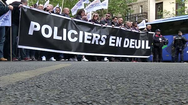 Paris'te polisler sokağa indi Paris'te polisler sokağa indi
