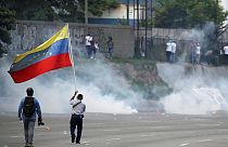 درگیری طرفداران اپوزیسیون ونزوئلا با نیروهای ضد شورش در کاراکاس