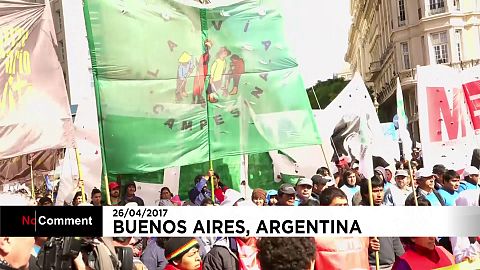 Produce given away in Buenos Aires protest