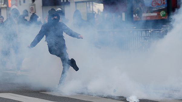 "Ni Marine, ni Macron": cerca de mil estudiantes se manifiestan en París "Ni Marine, ni Macron": cerca de mil estudiantes se manifiestan en París
