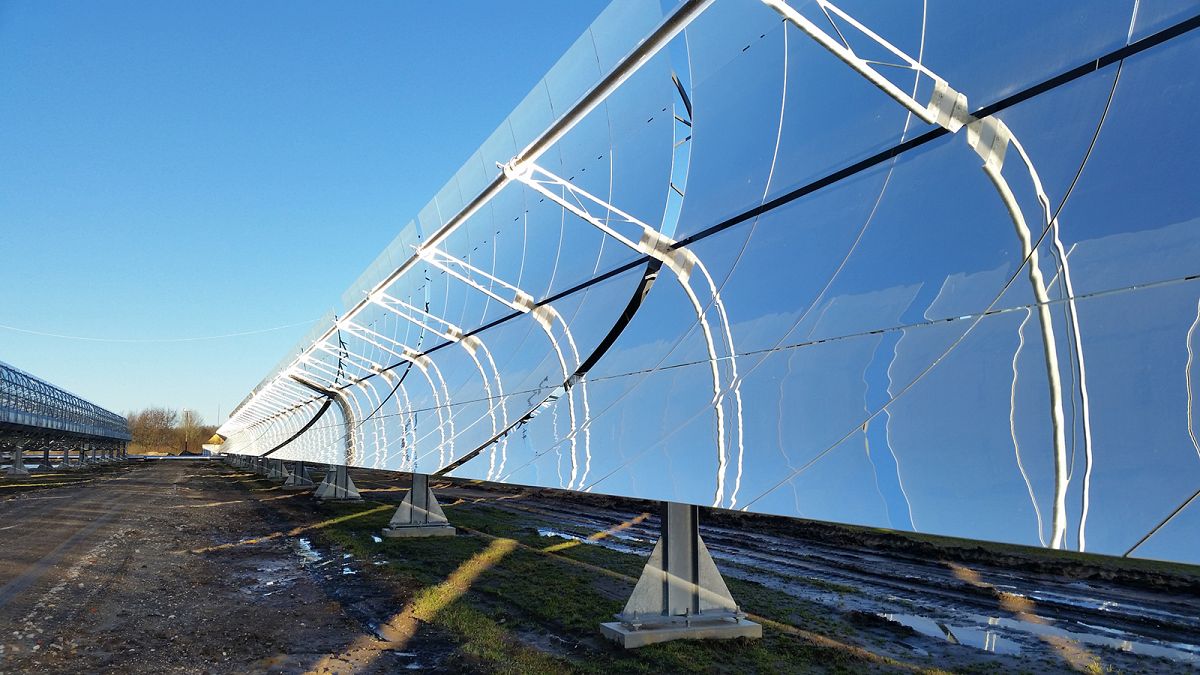 Dinamarca usa energía solar para generar electricidad y calefacción en una única central