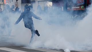 فرنسا: اشتباكات بين الشرطة وطلبة محتجين على نتائج الدور الأول من الرئاسيات