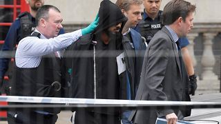 اعتقال شخص يحمل سكاكين في وسط العاصمة البريطانية