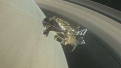 Raumsonde "Cassini" schafft Durchflug zwischen Saturn und seinen Ringen