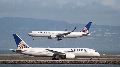United Airlines ile uçaktan zorla indirilen yolcu uzlaştı