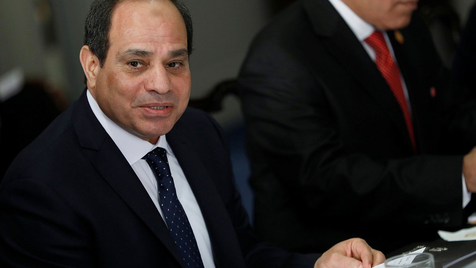 حديث السيسي عن ترك منصب الرئاسة يشعل حرب التغريدات في مصر