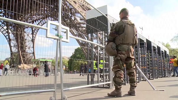 Apprendre à vivre avec la menace terroriste Apprendre à vivre avec la menace terroriste