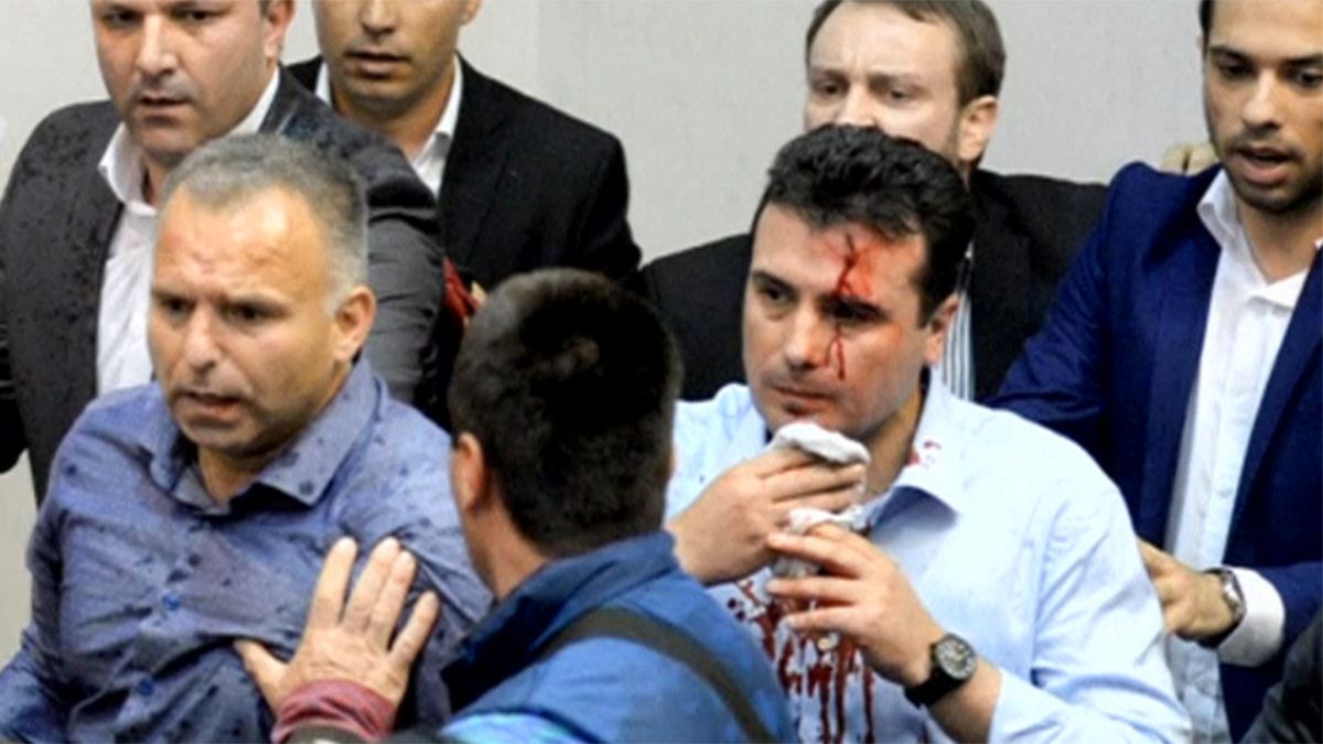 ΠΓΔΜ: Έκκληση Ιβάνοφ για ηρεμία μετά το χάος στη Βουλή