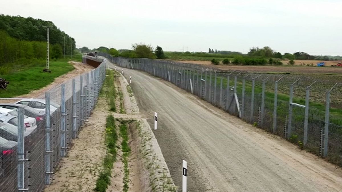 Hungría concluye la construcción de una segunda valla para contener a los inmigrantes