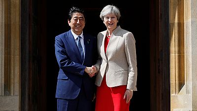 Londra, il premier giapponese Shinzo Abe vede la premier Theresa May