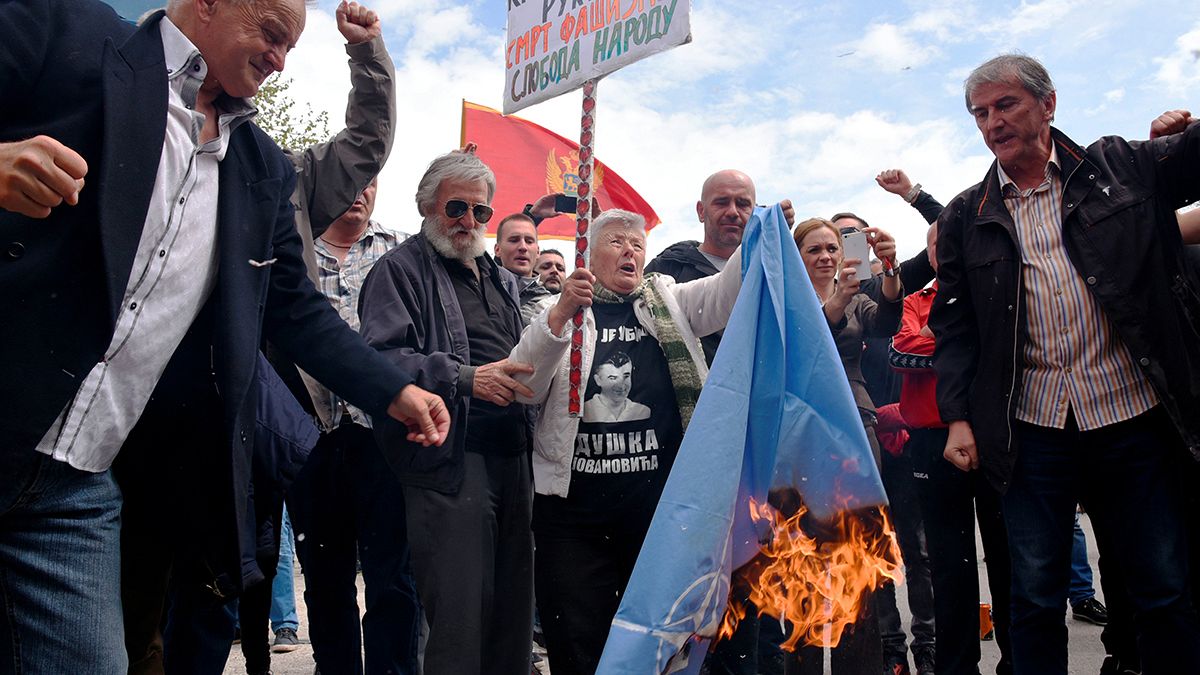 Черногория: парламент проголосовал за вступление в НАТО, оппозиция провела протесты