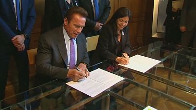 Hidalgo und Schwarzenegger schließen Pakt in Paris
