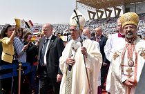 Papa Francesco celebra messa al Cairo di fronte a 30000 persone