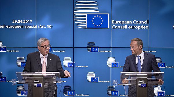 Cimeira da UE unânime nas linhas negociais para "difícil" Brexit Cimeira da UE unânime nas linhas negociais para "difícil" Brexit