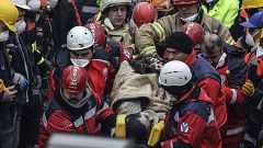 Image: Istanbul building collapse