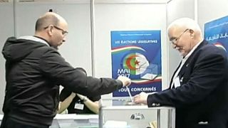جزائريو المهجر يصوتون مبكرا للانتخابات التشريعية