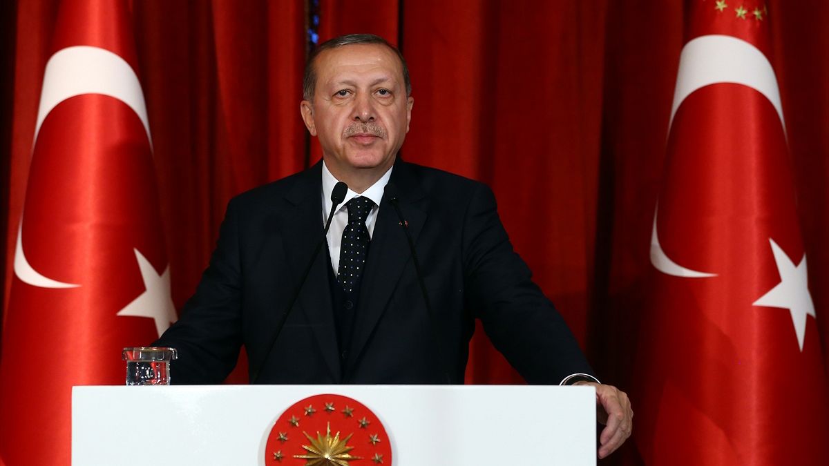 Ερντογάν: Με νέο διάταγμα απομακρύνει 4.000 δημοσίους υπαλλήλους