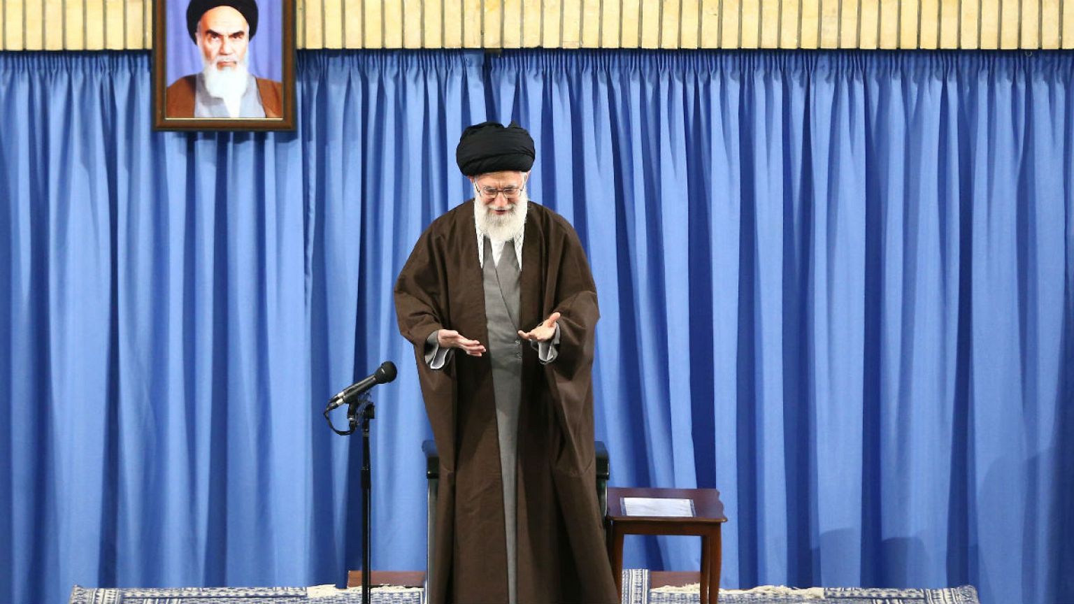 «سایه جنگ» موضوع انتقاد تلویحی خامنه ای از روحانی