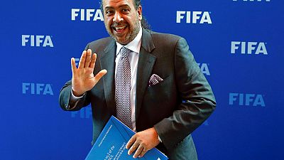 Membro da FIFA demite-se devido a caso de corrupção