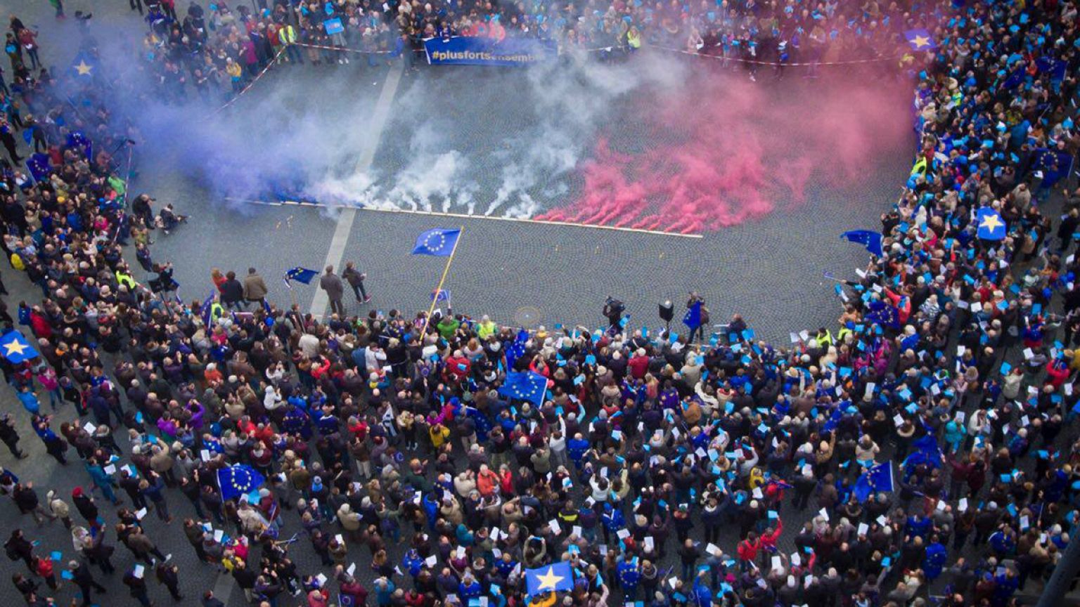 "Pulse of Europe" holds anti-"Frexit" rallies