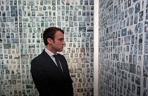 Macron visita memoriais do Holocausto