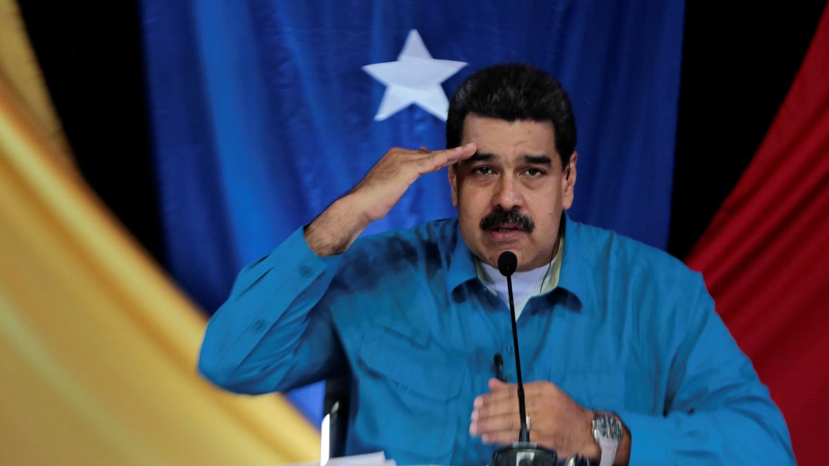 Venezuela'da Maduro kamu çalışanlarına maaşlarını artırma sözü verdi