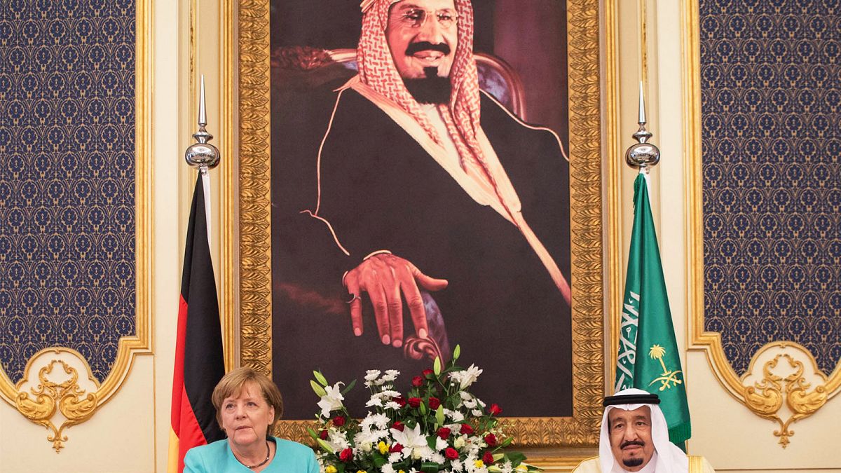 Arabia Saudí: Merkel pide el respeto de los derechos humanos a la vez que hace negocios