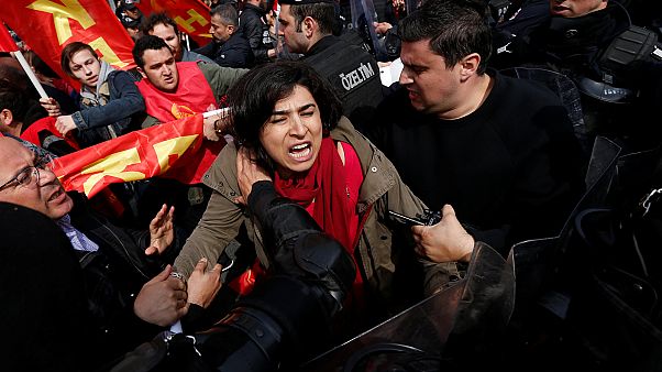 Turquia: Dia do trabalhador marcado por manifestações e confrontos com a polícia Turquia: Dia do trabalhador marcado por manifestações e confrontos com a polícia